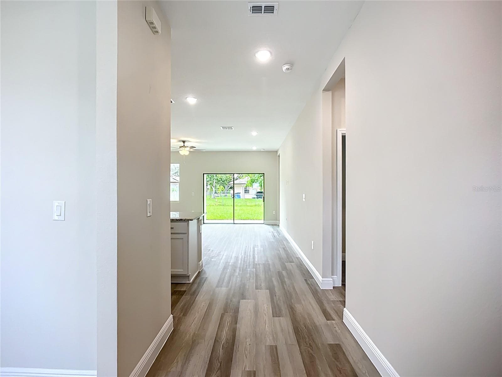 1211 S San Mateo Drive photo 07