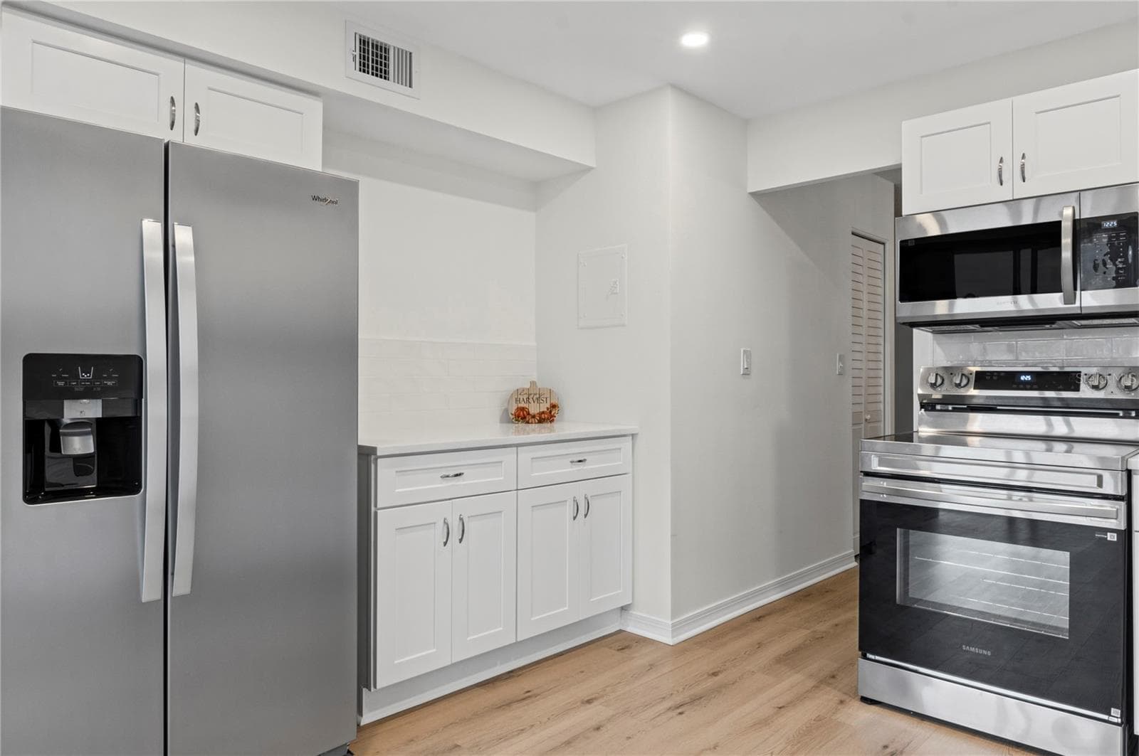 4895 Bay Street NE 109 photo 03