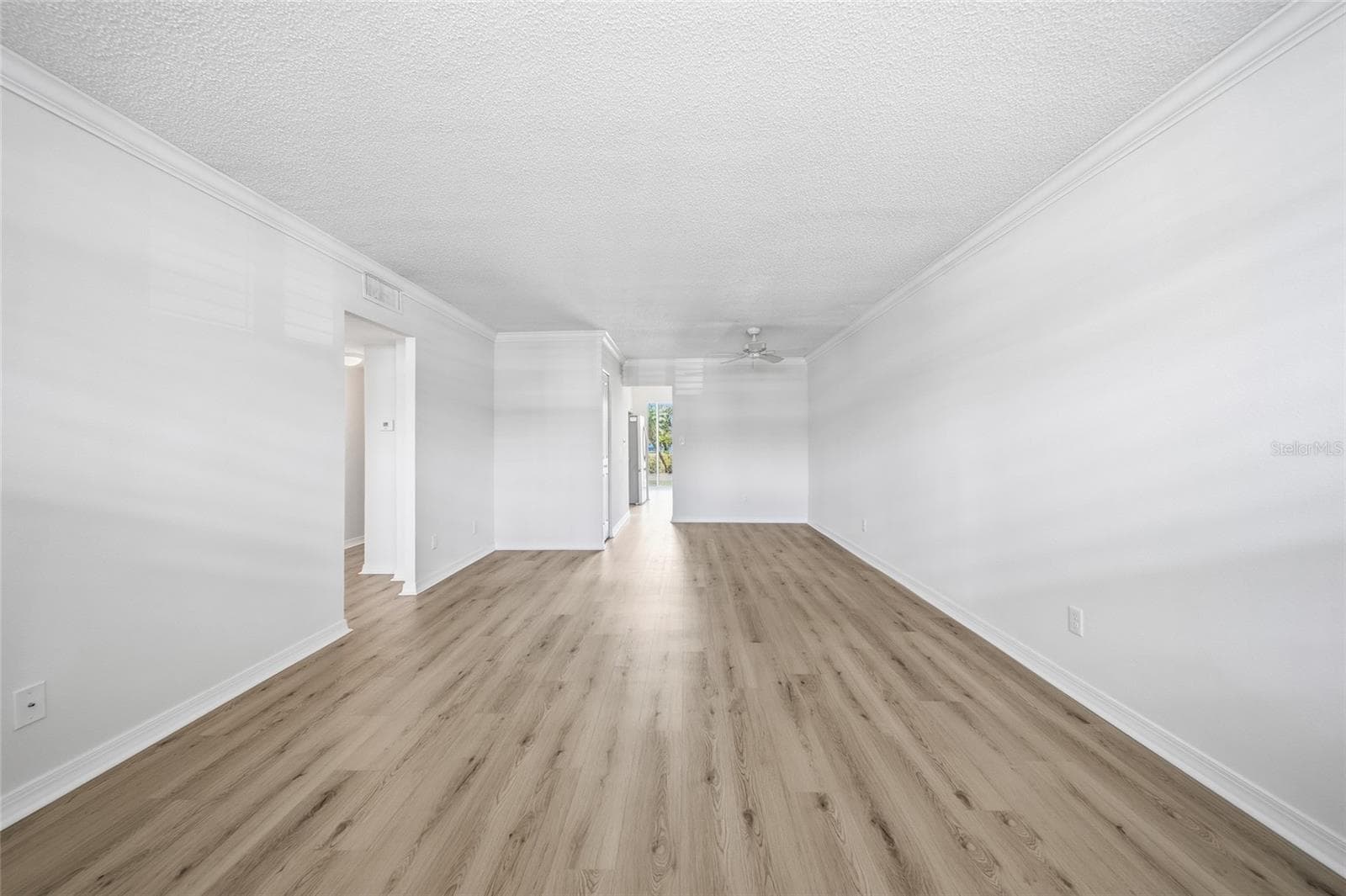 4895 Bay Street NE 101 photo 04