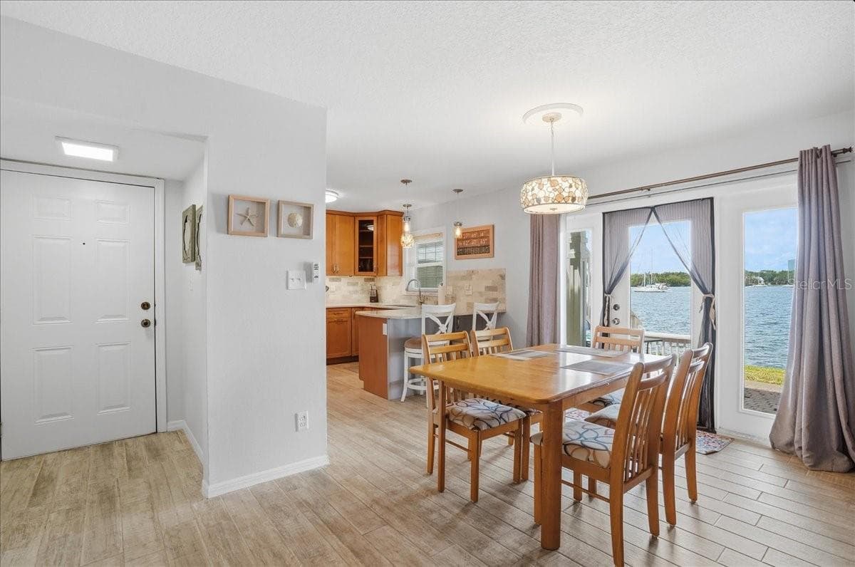 205 Pompano Drive SE B photo 04