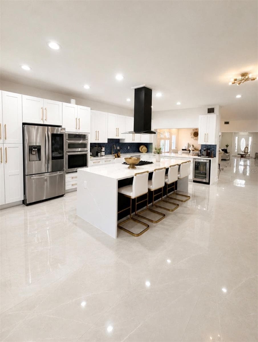 452 Bath Club Boulevard N photo 07