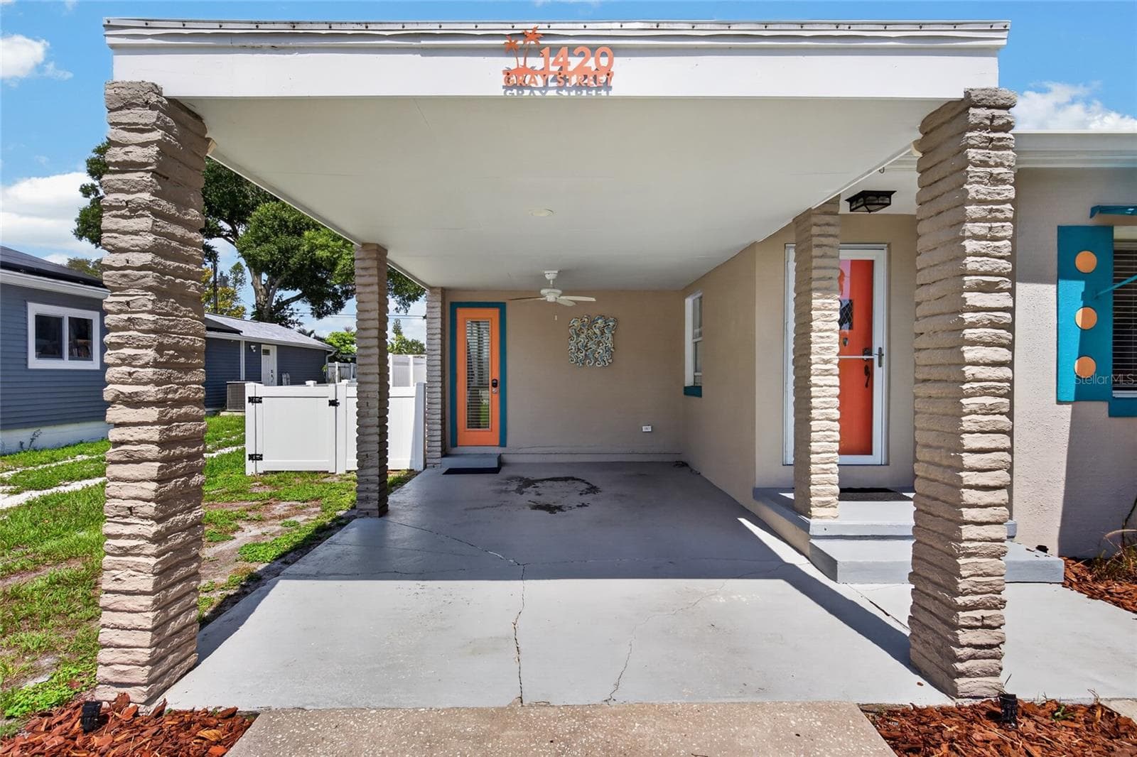 1420 Gray Street S photo 03