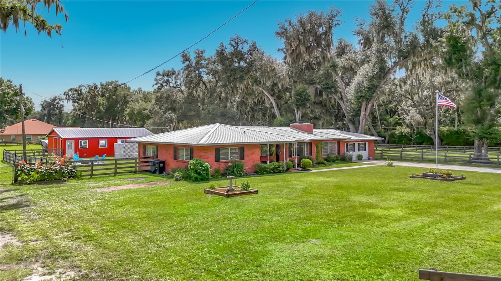 1644 W Socrum Loop Road photo 04
