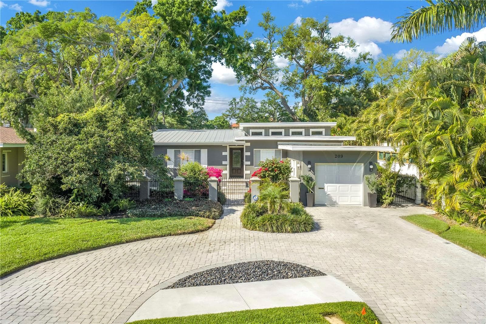 209 Bandera Way NE photo 02