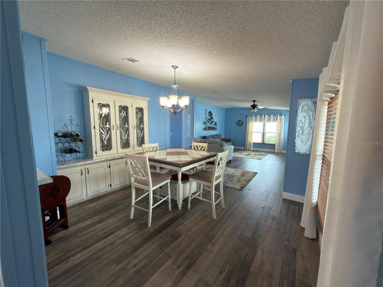 141 Victoria Drive photo 04