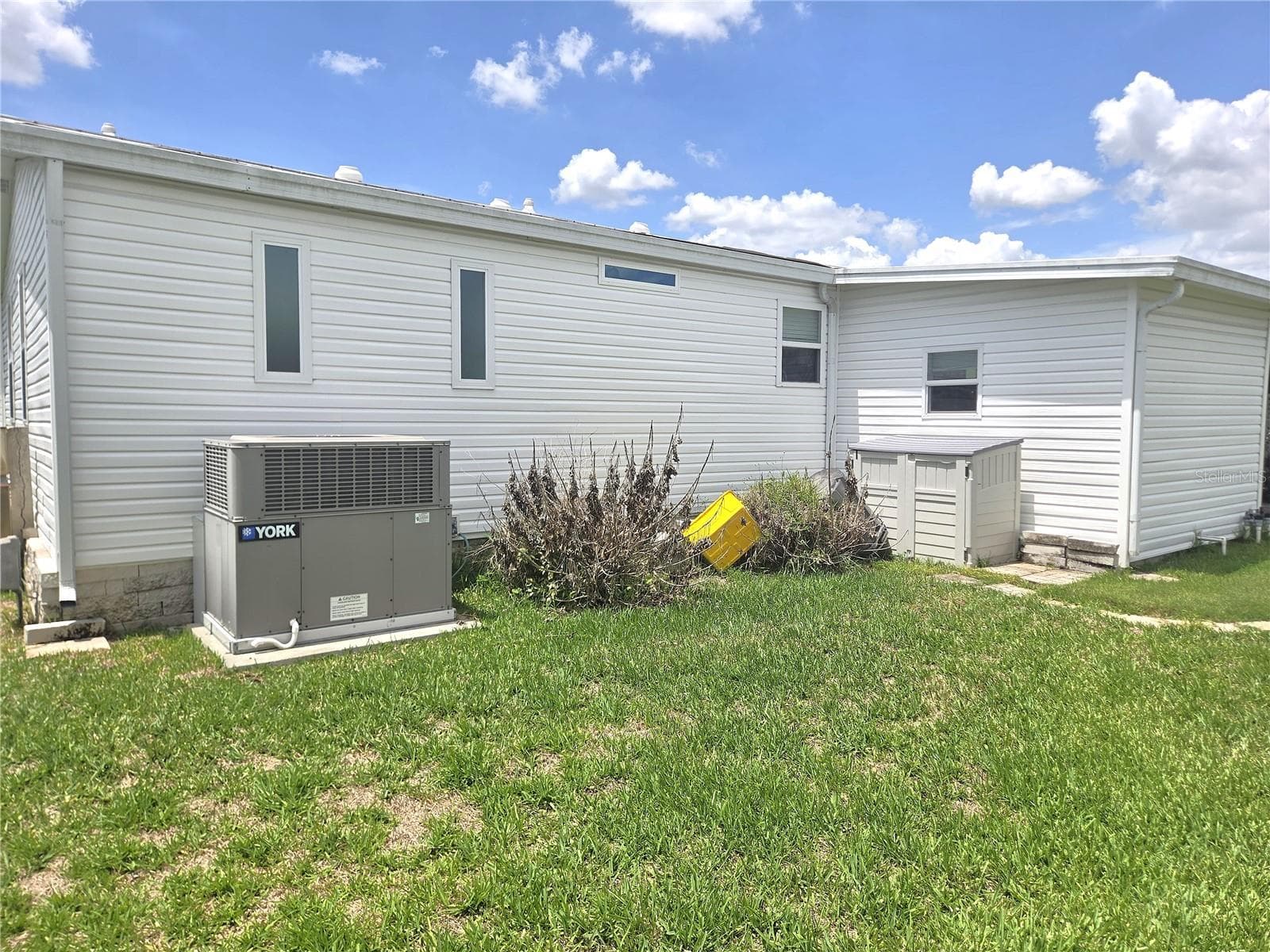 311 Townbridge Drive photo 07