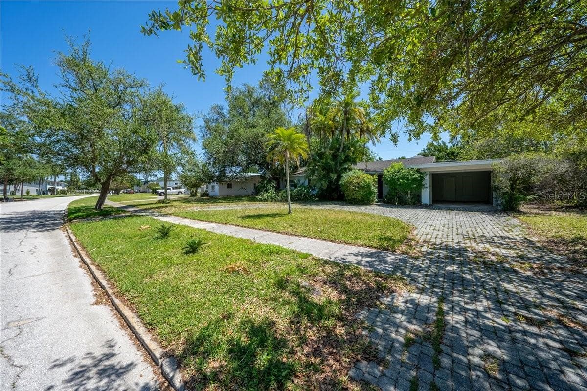 459 Bayview Drive NE photo 03
