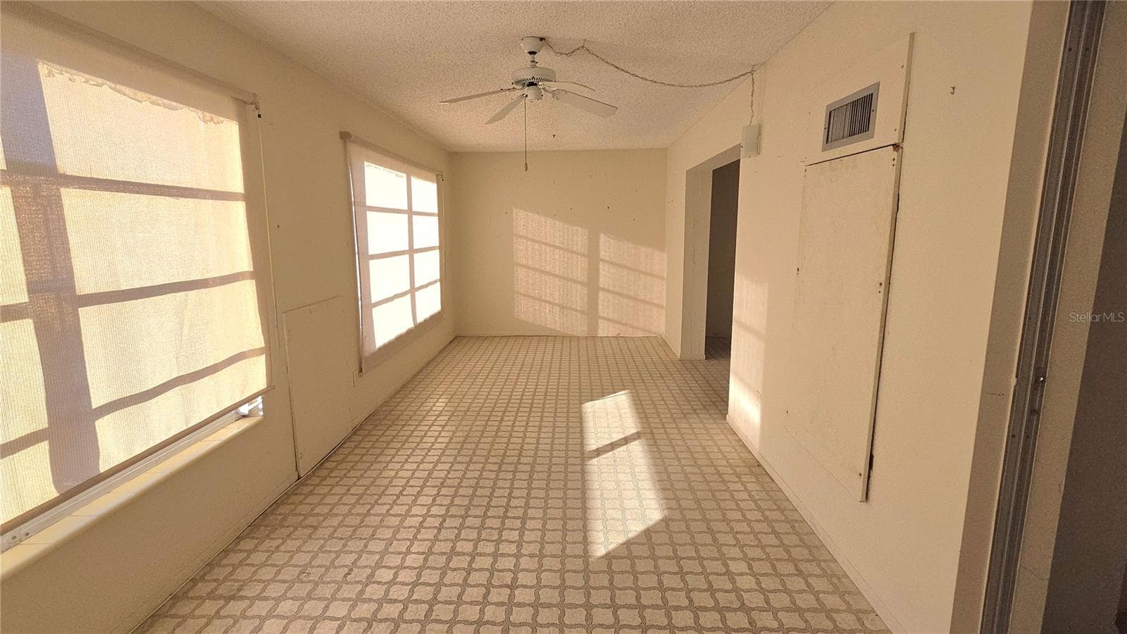 2402 Ecuadorian Way 48 photo 03