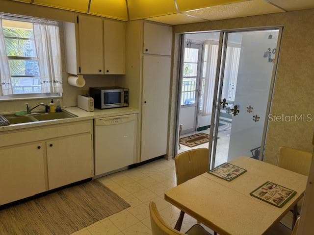 4700 Cove Circle 203 photo 03