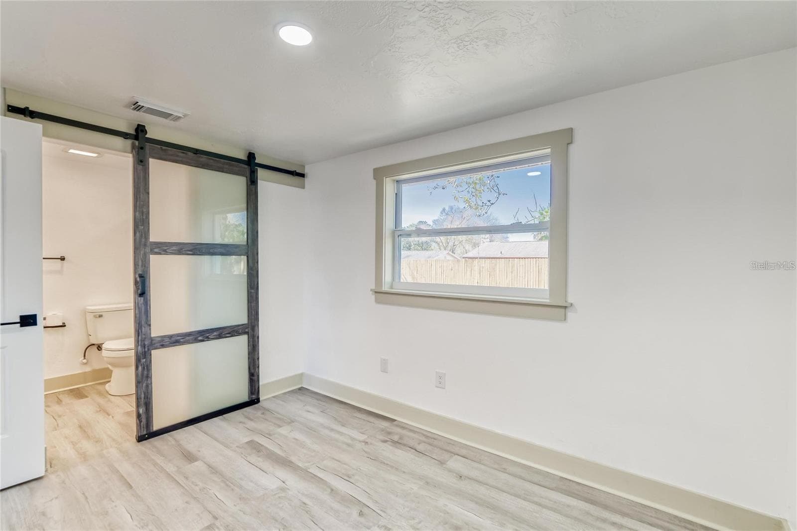 1300 Melonwood Avenue photo 05
