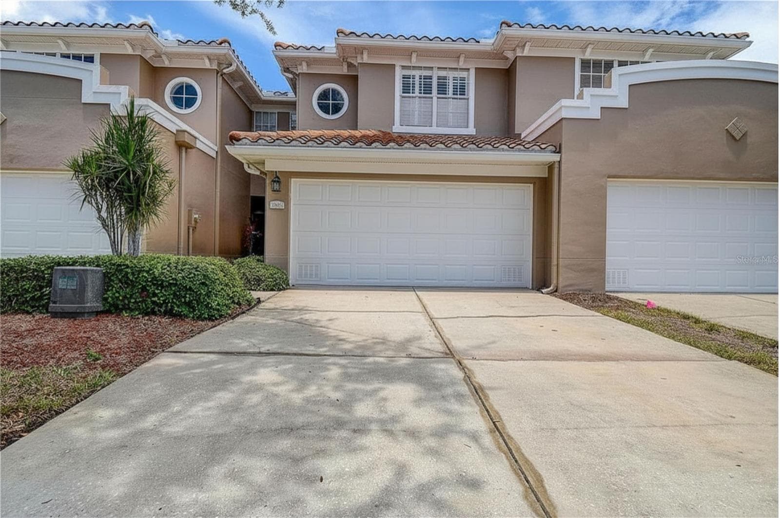 256 Valencia Circle photo 03