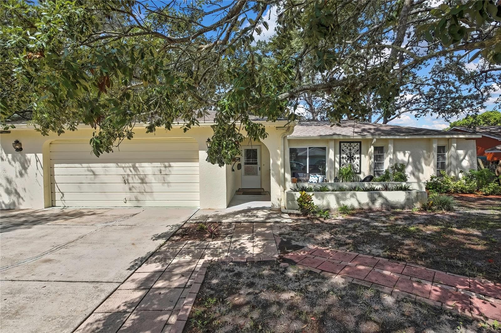 1185 Macfarlane Avenue