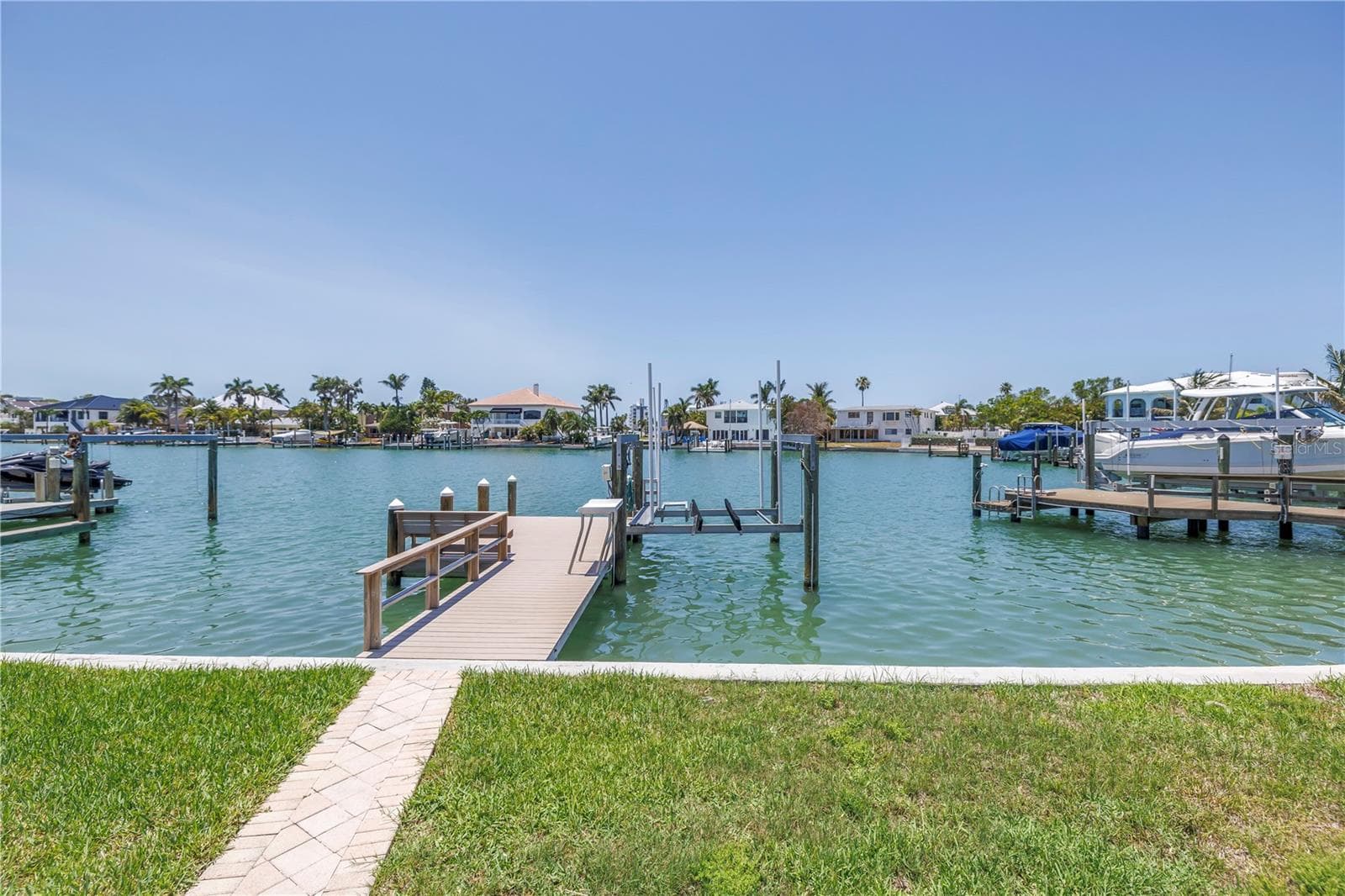10128 Yacht Club Drive photo 06