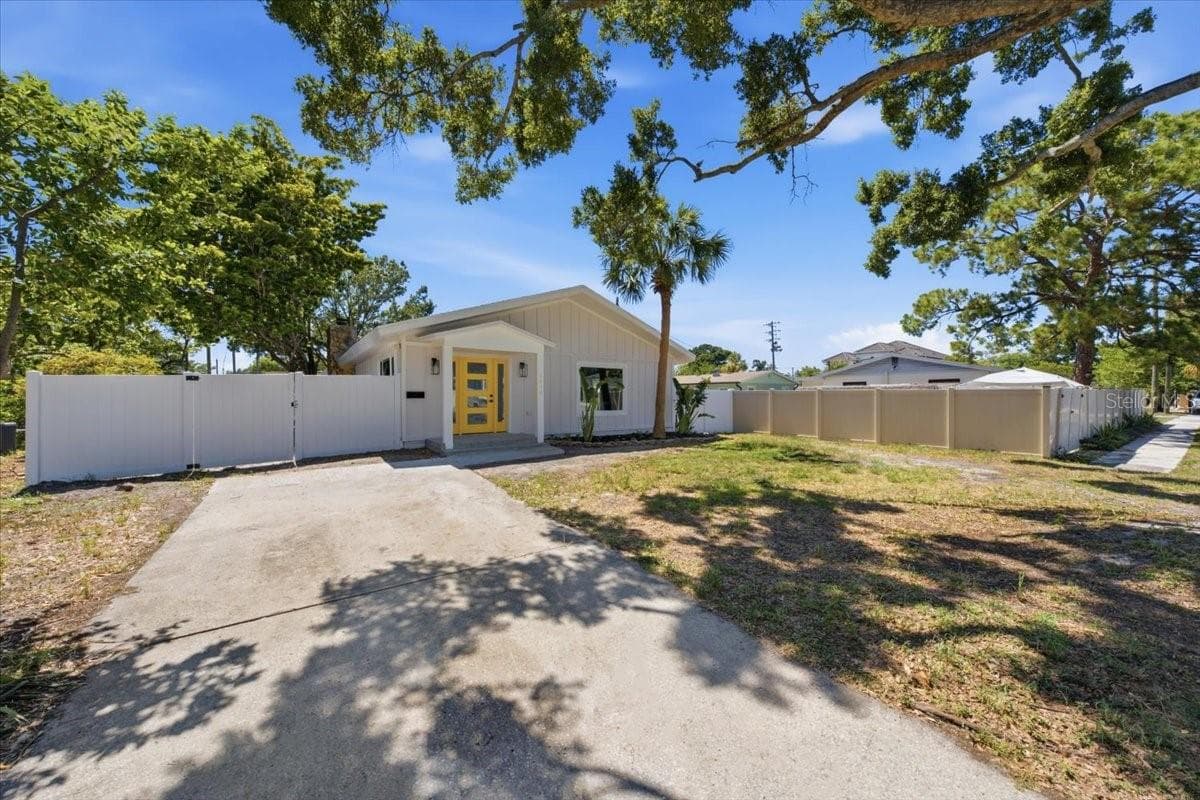 8452 6th Street N photo 03