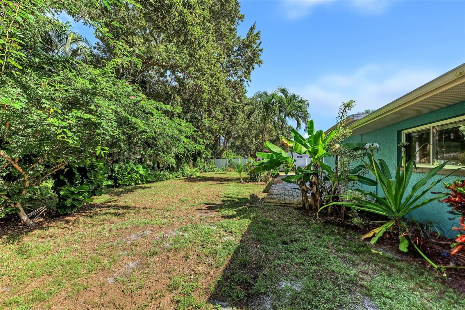 1616 Indian Rocks Road photo 05