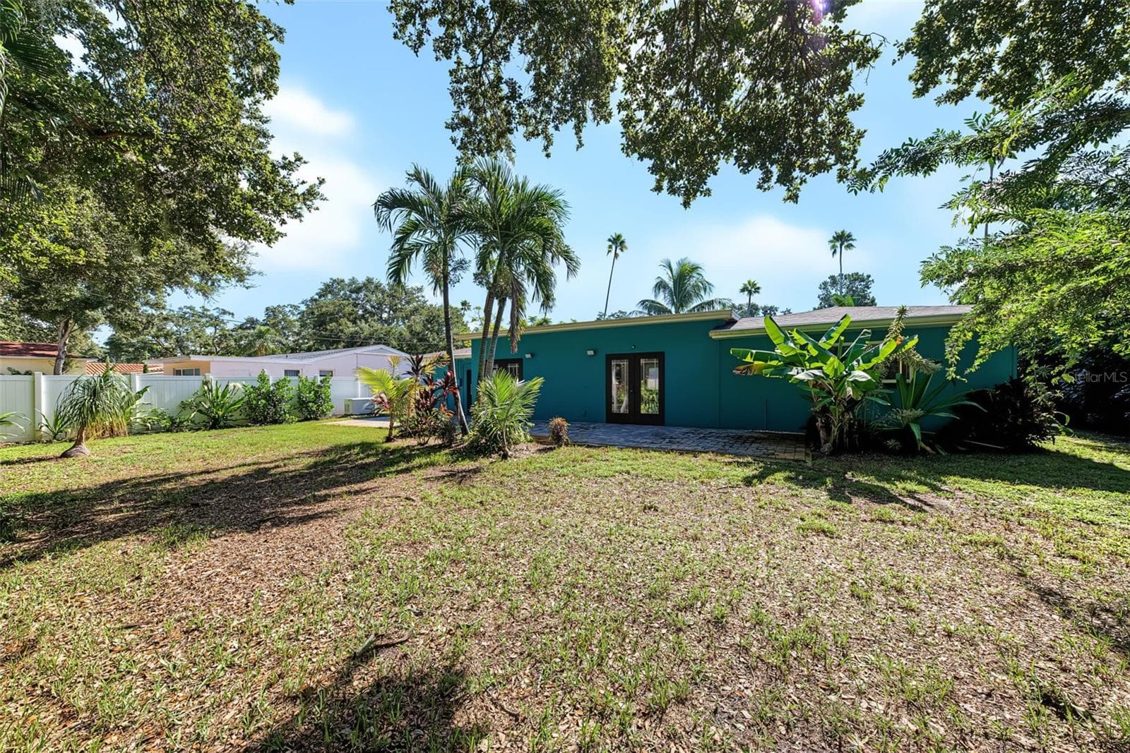 1616 Indian Rocks Road photo 04