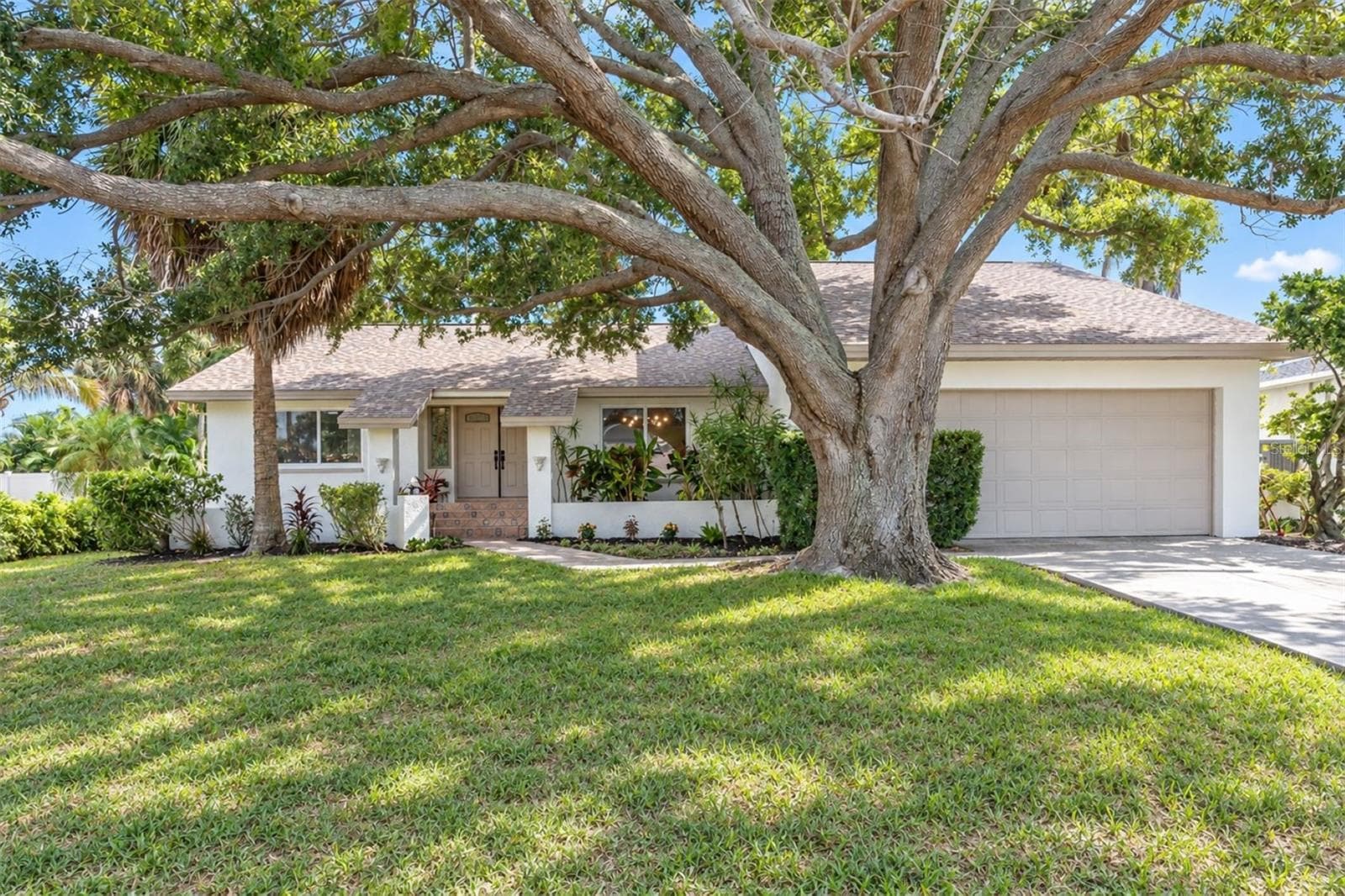 630 Pinta Drive photo 03