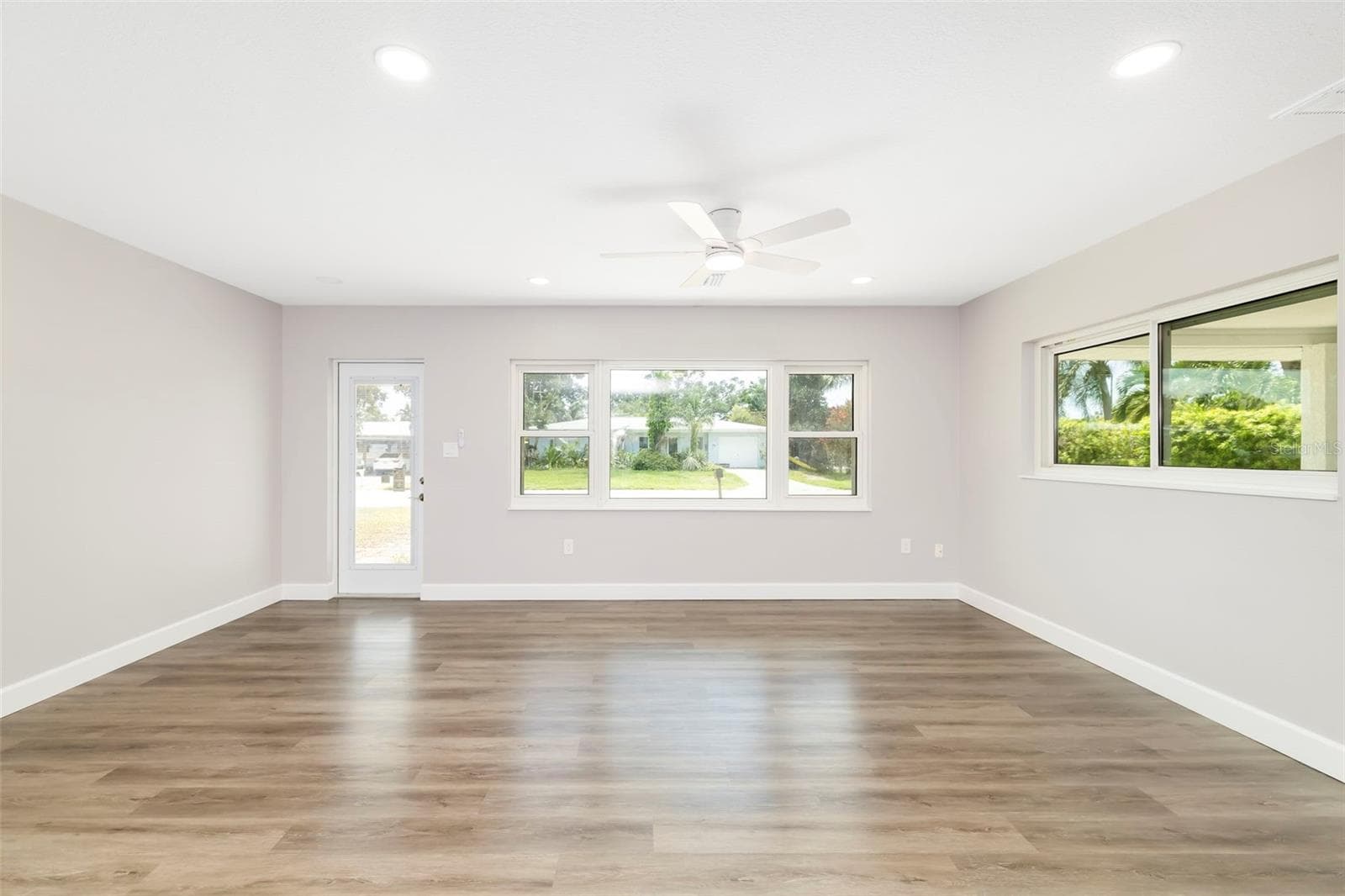 2253 Goldenrod Street photo 06