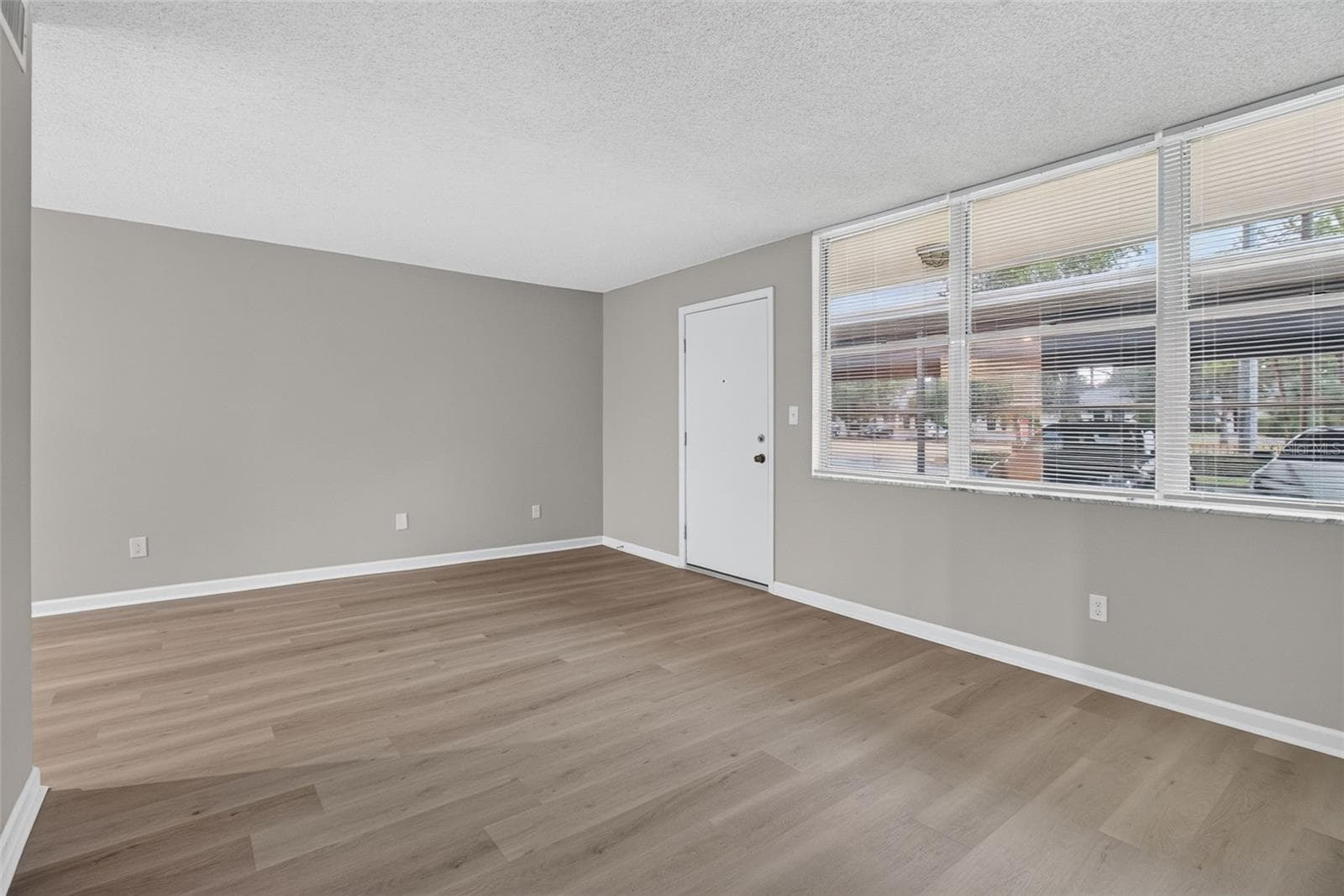 4885 1st Street NE 109 photo 04