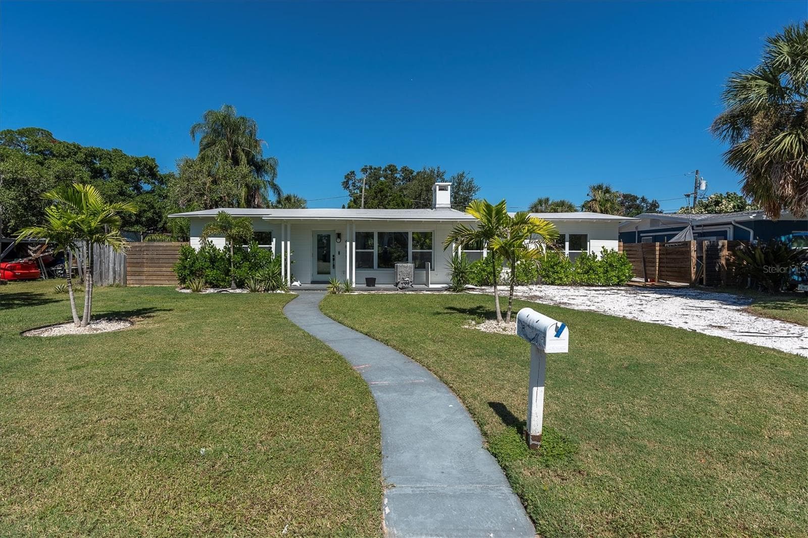 4811 Del Rio Way S photo 02
