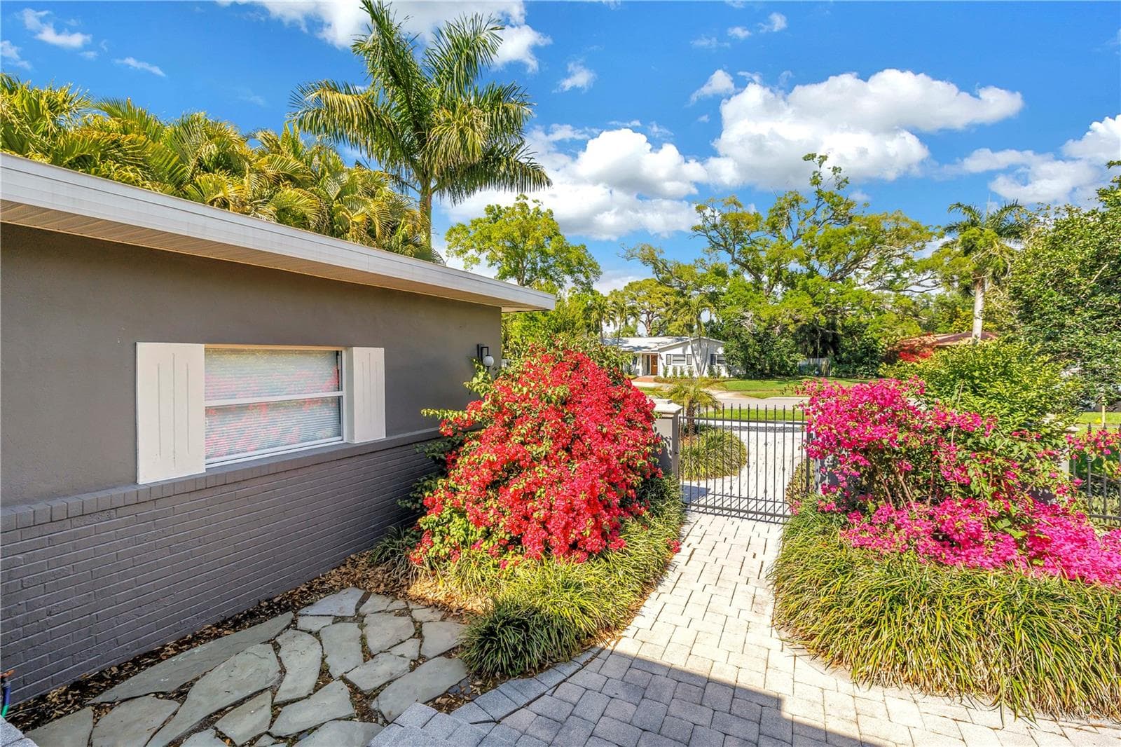 209 Bandera Way NE photo 05