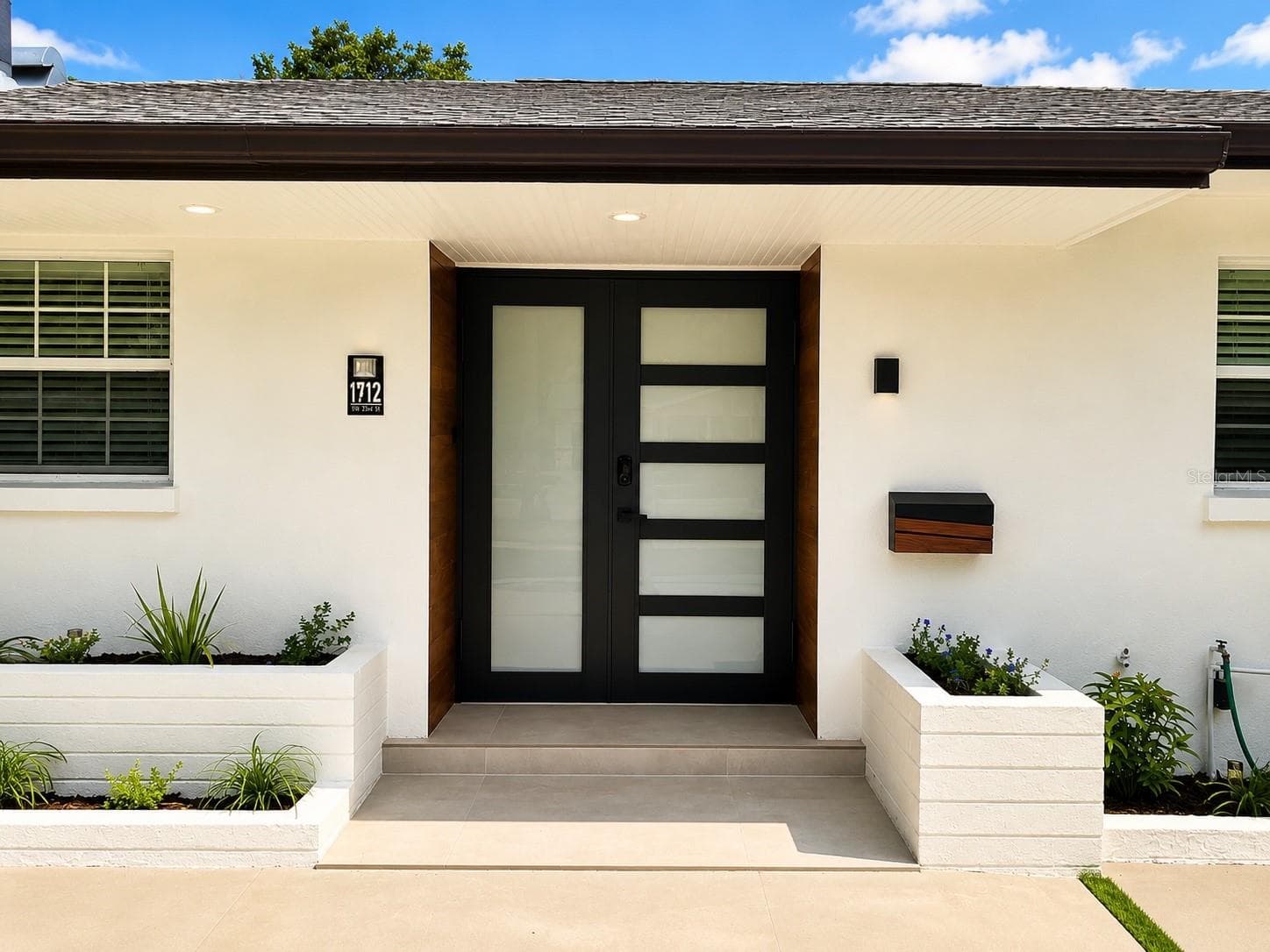 1712 Indian Rocks Road photo 03