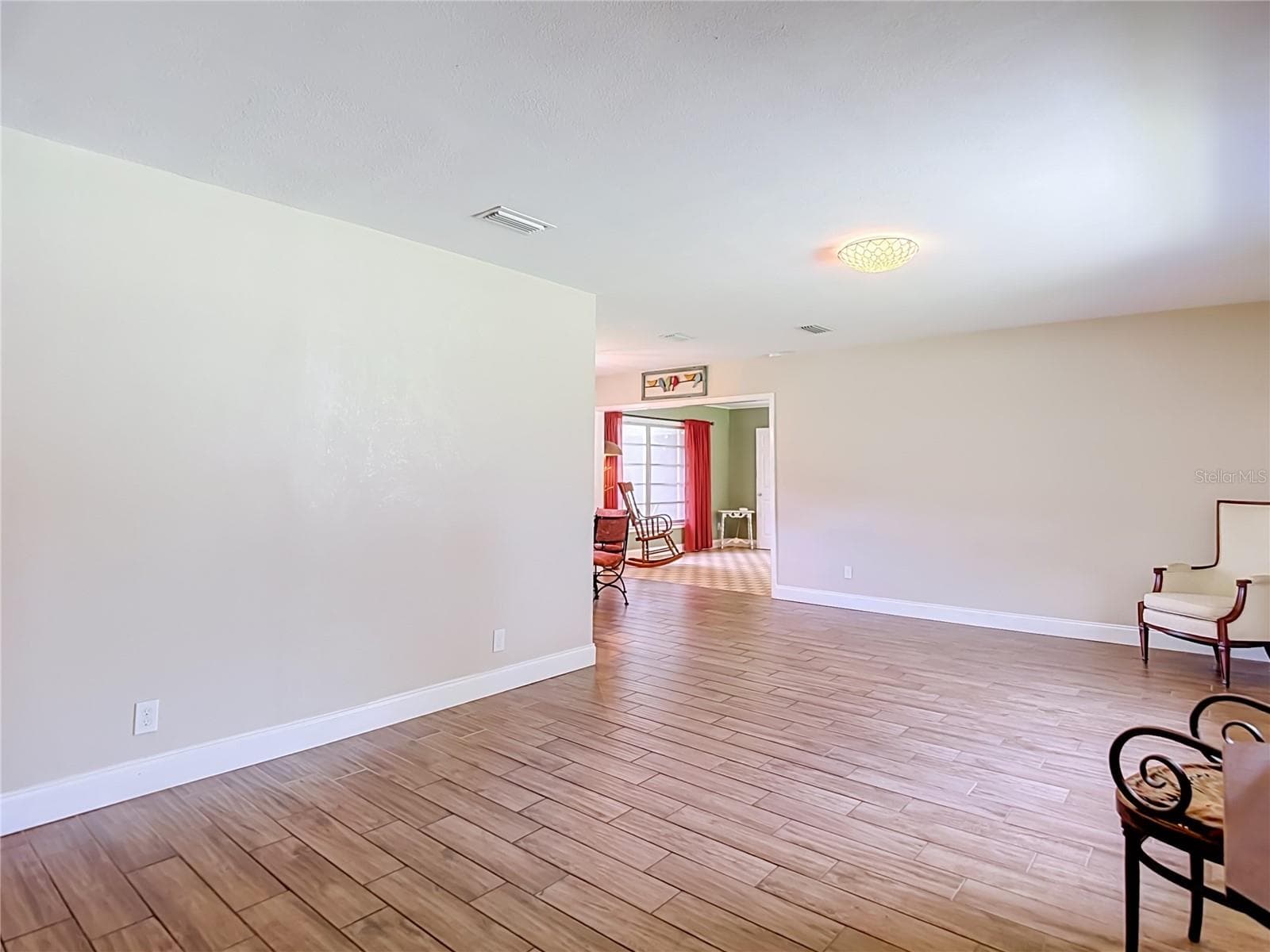 1644 W Socrum Loop Road photo 06