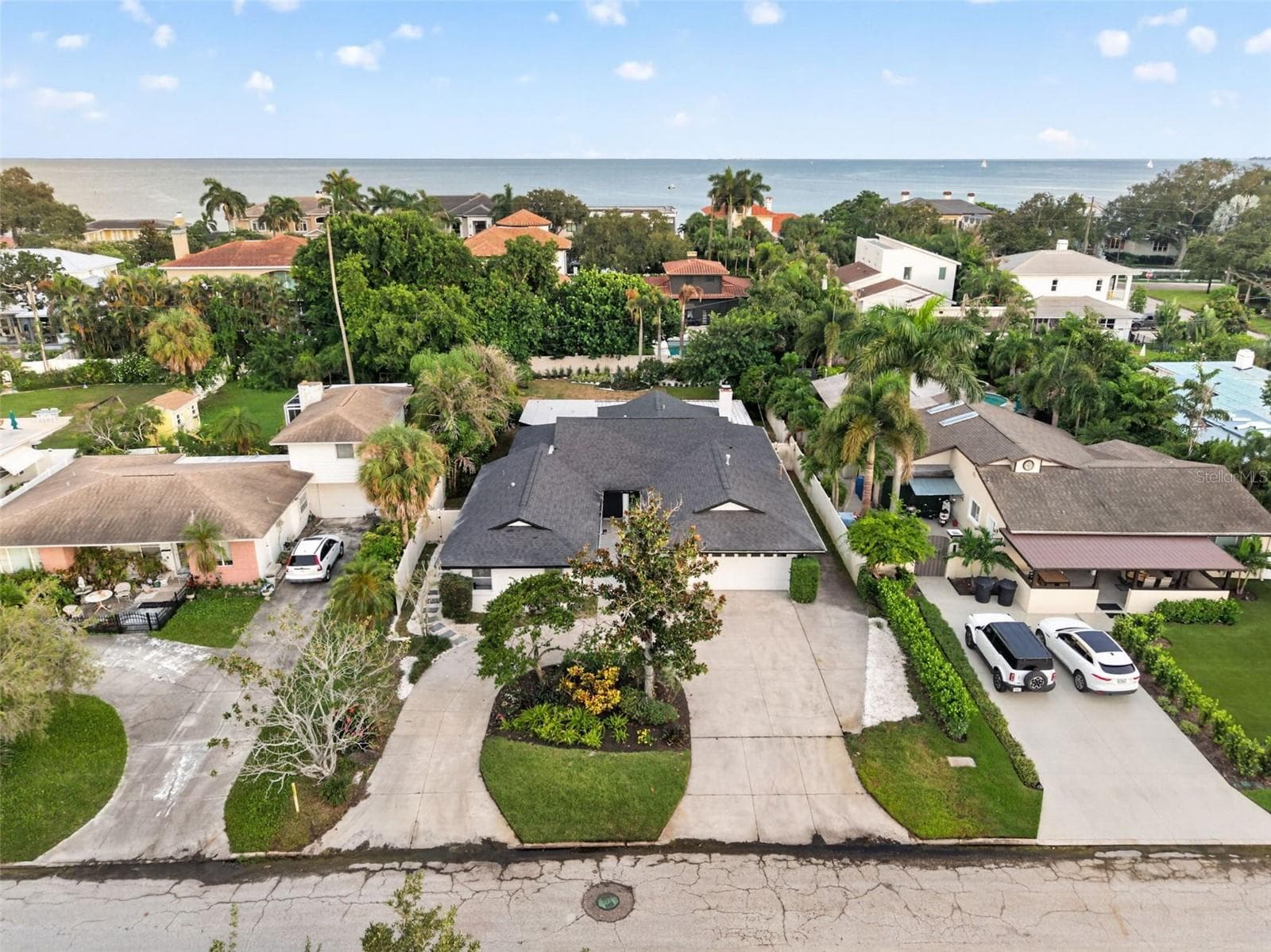 219 Miramar Boulevard NE photo 02