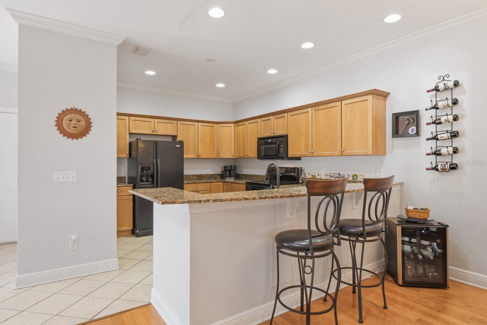 208 Valencia Circle photo 03