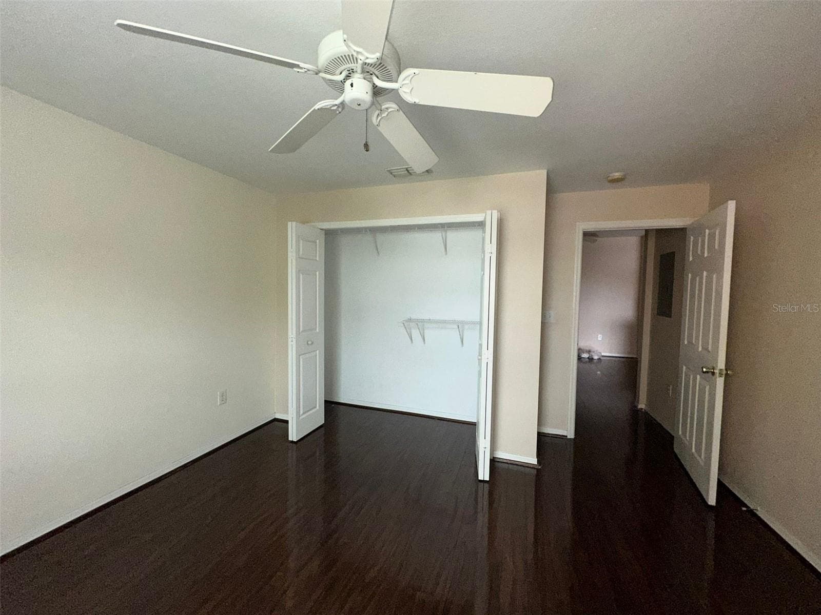 5459 Vineland Rd 4310 photo 06