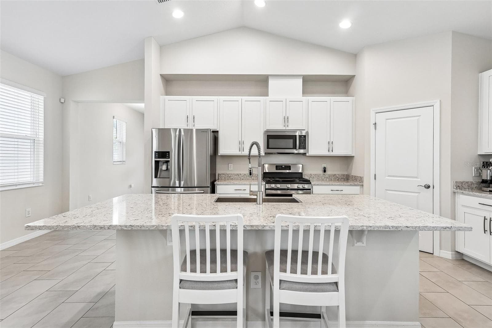 12103 Eastmoor Drive photo 07