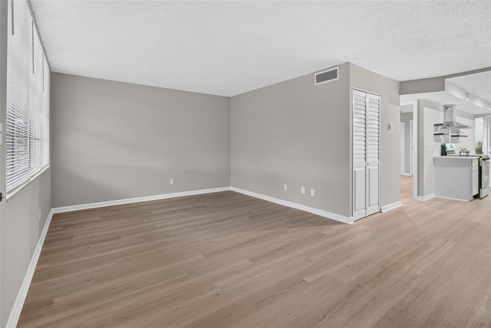 4885 1st Street NE 109 photo 02
