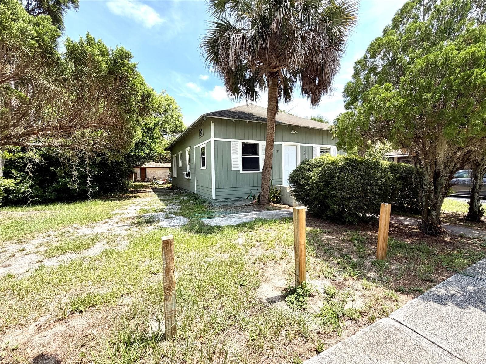 209 Avenue C NE photo 03