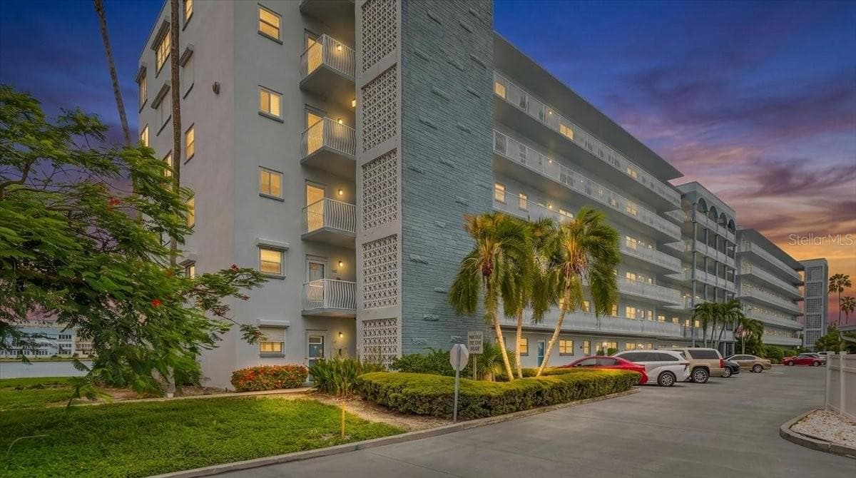 5925 Shore Boulevard S 302