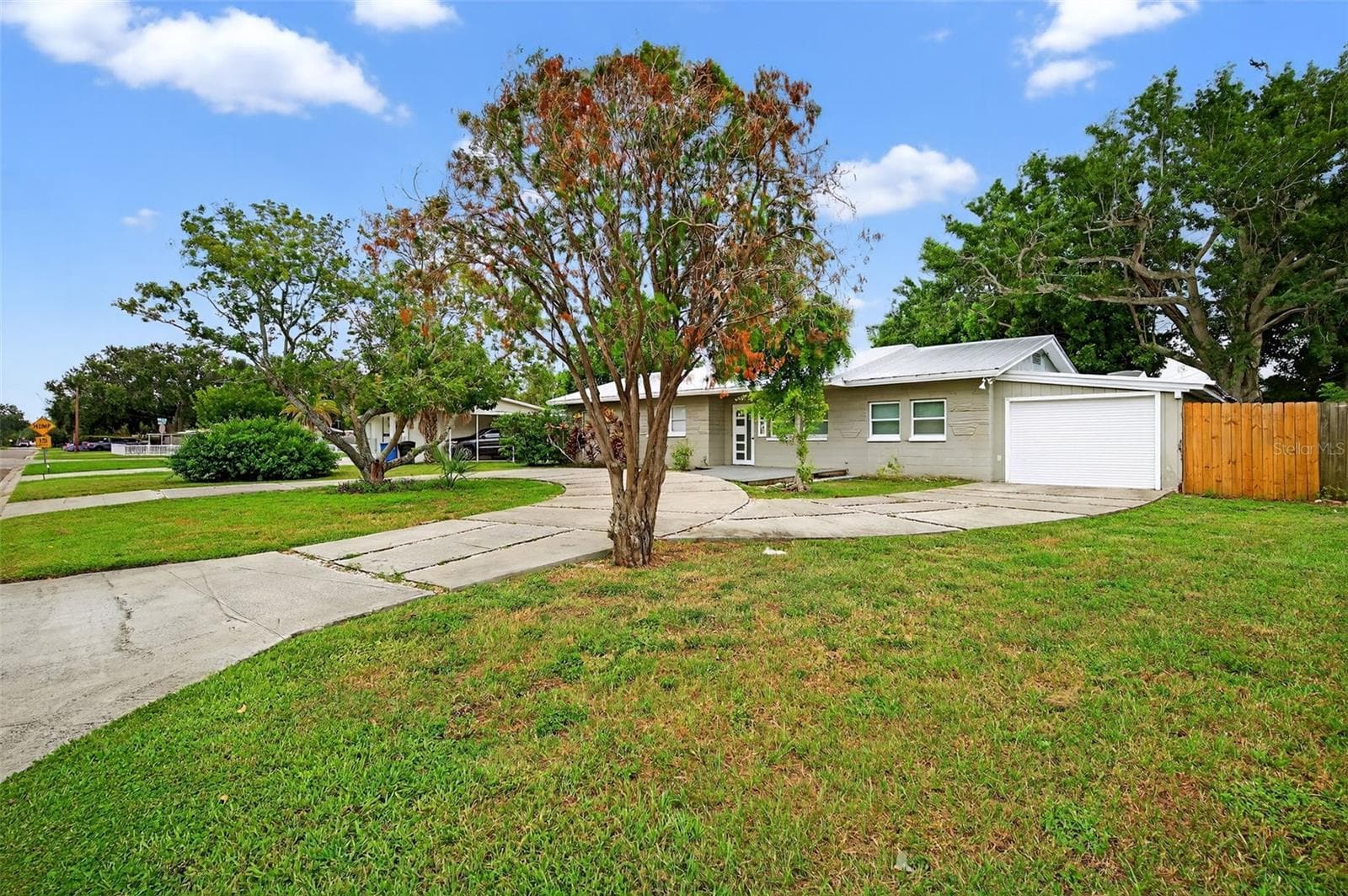 300 Davison Avenue NE photo 03