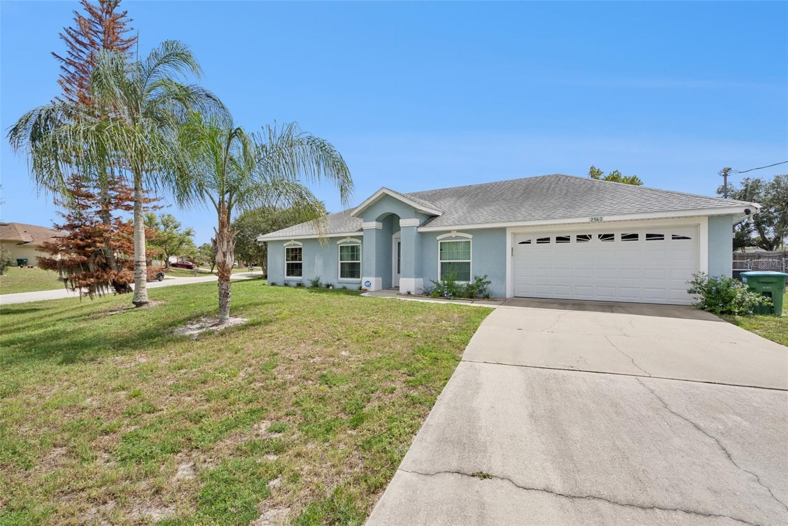 2563 Sheffield Drive photo 02