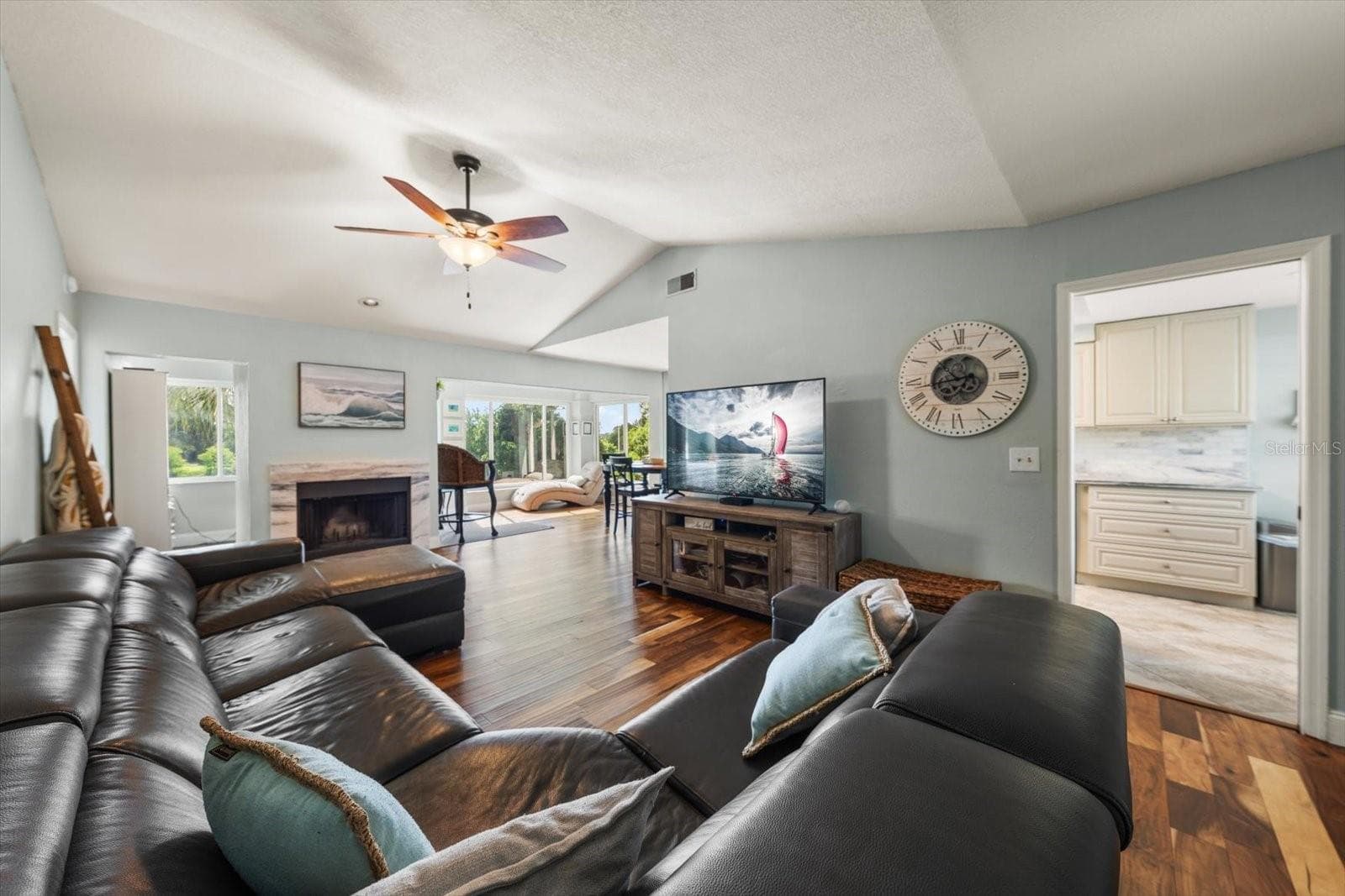 10811 Indian Hills Court 42 photo 06