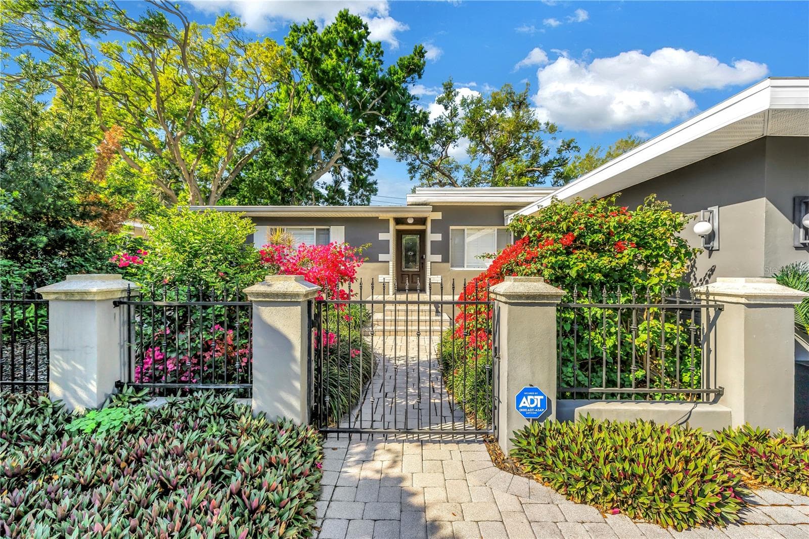 209 Bandera Way NE photo 03