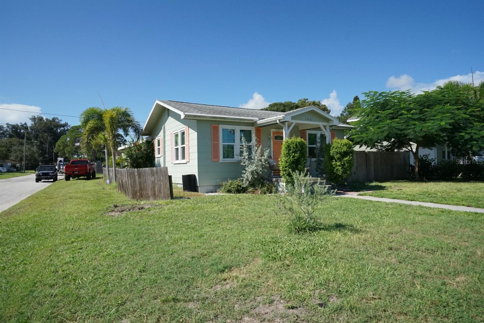 145 NE Lincoln Circle N photo 03
