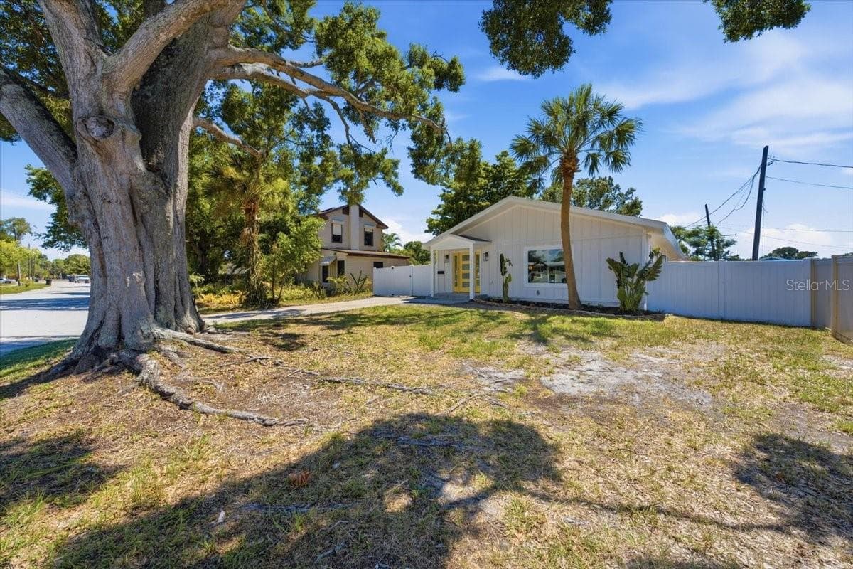 8452 6th Street N photo 05