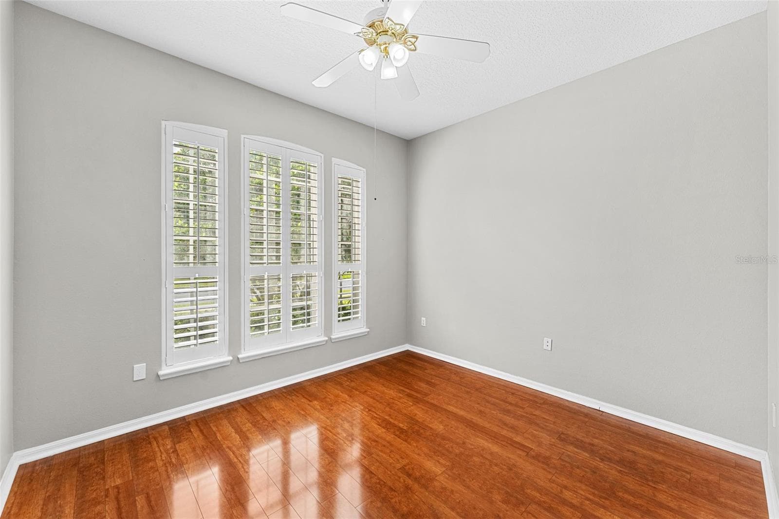 10891 Piping Rock Circle photo 06