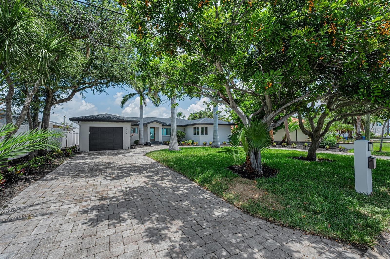 1014 Boca Ciega Isle Drive photo 02