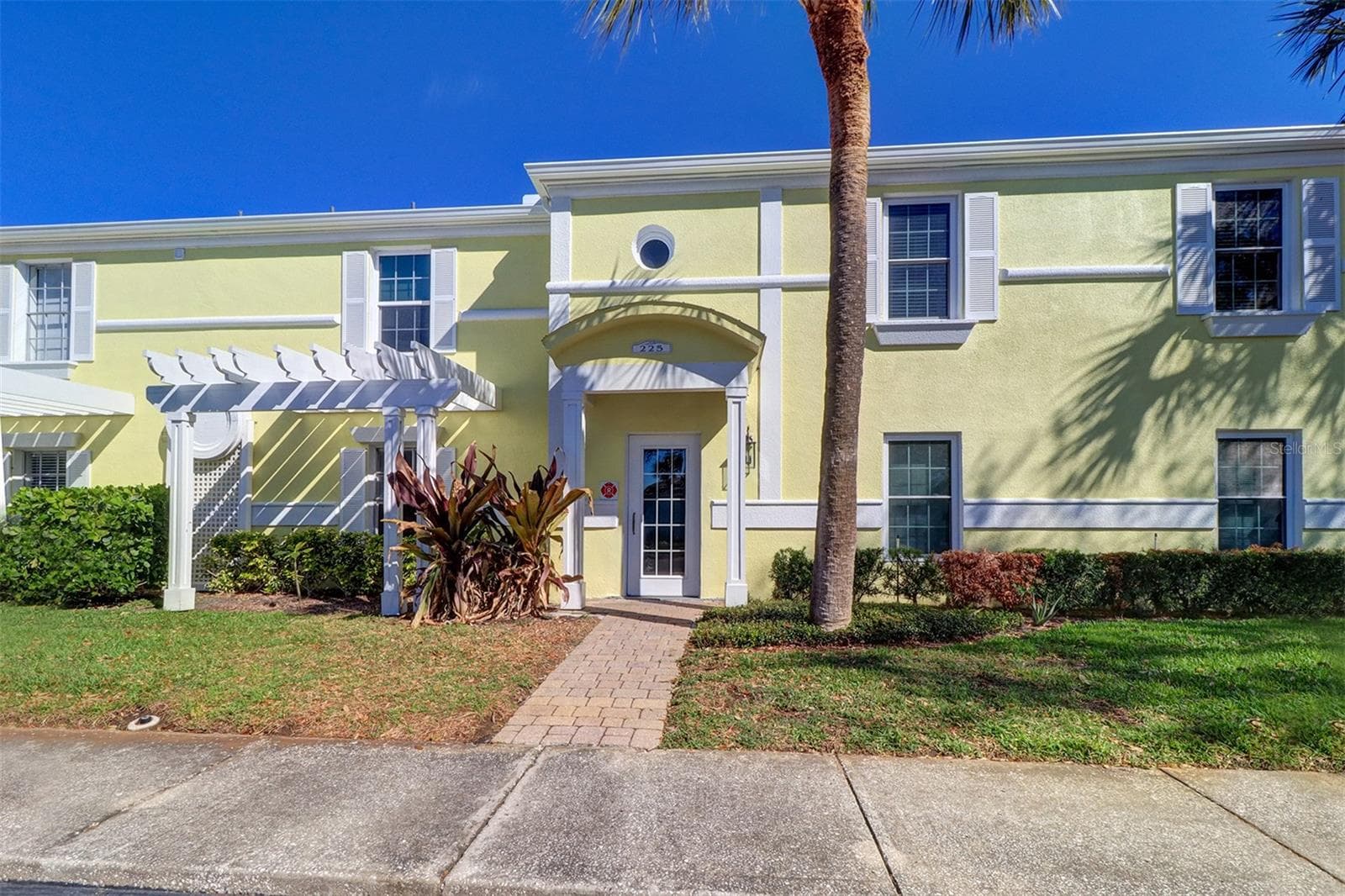 225 Pompano Drive SE C photo 02