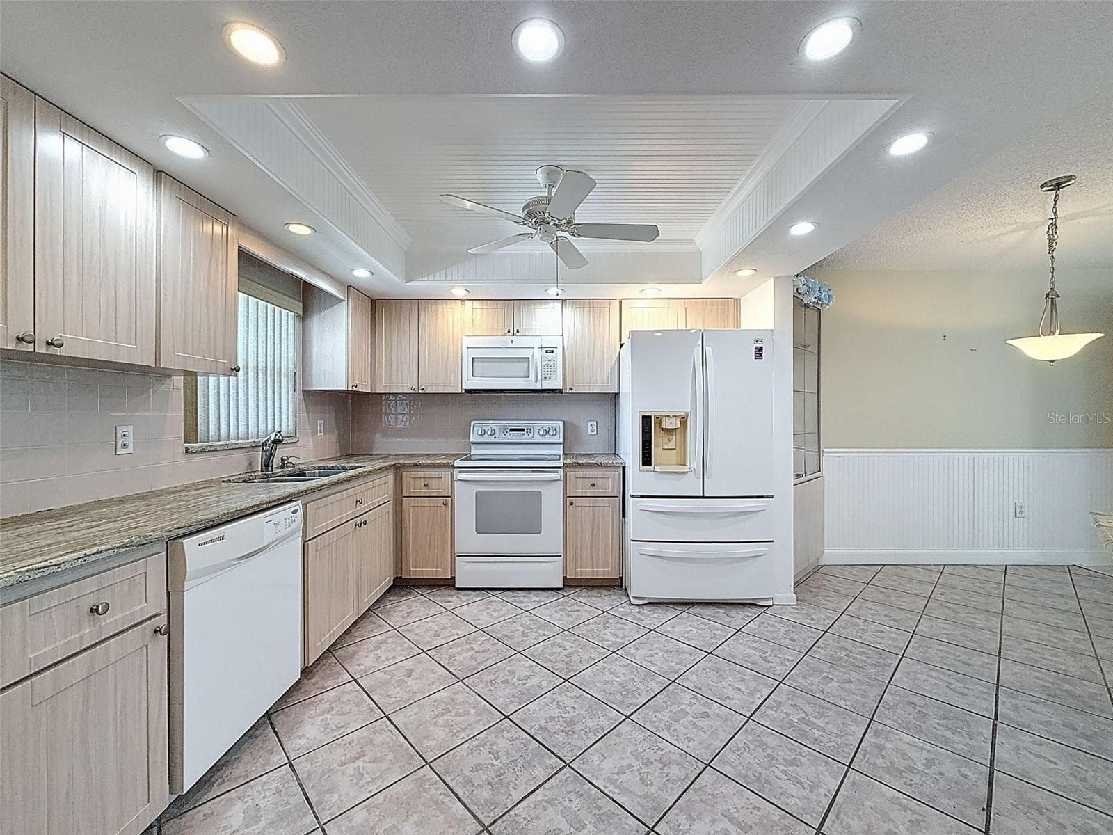 4550 Cove Circle 507 photo 02
