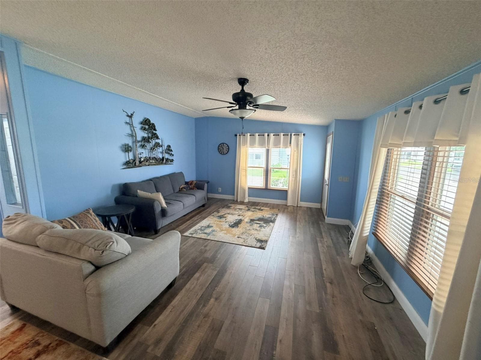 141 Victoria Drive photo 06