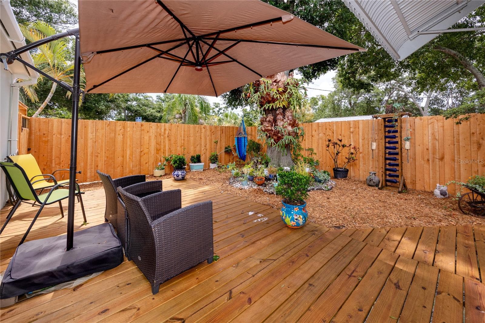1212 Hull Street S photo 04