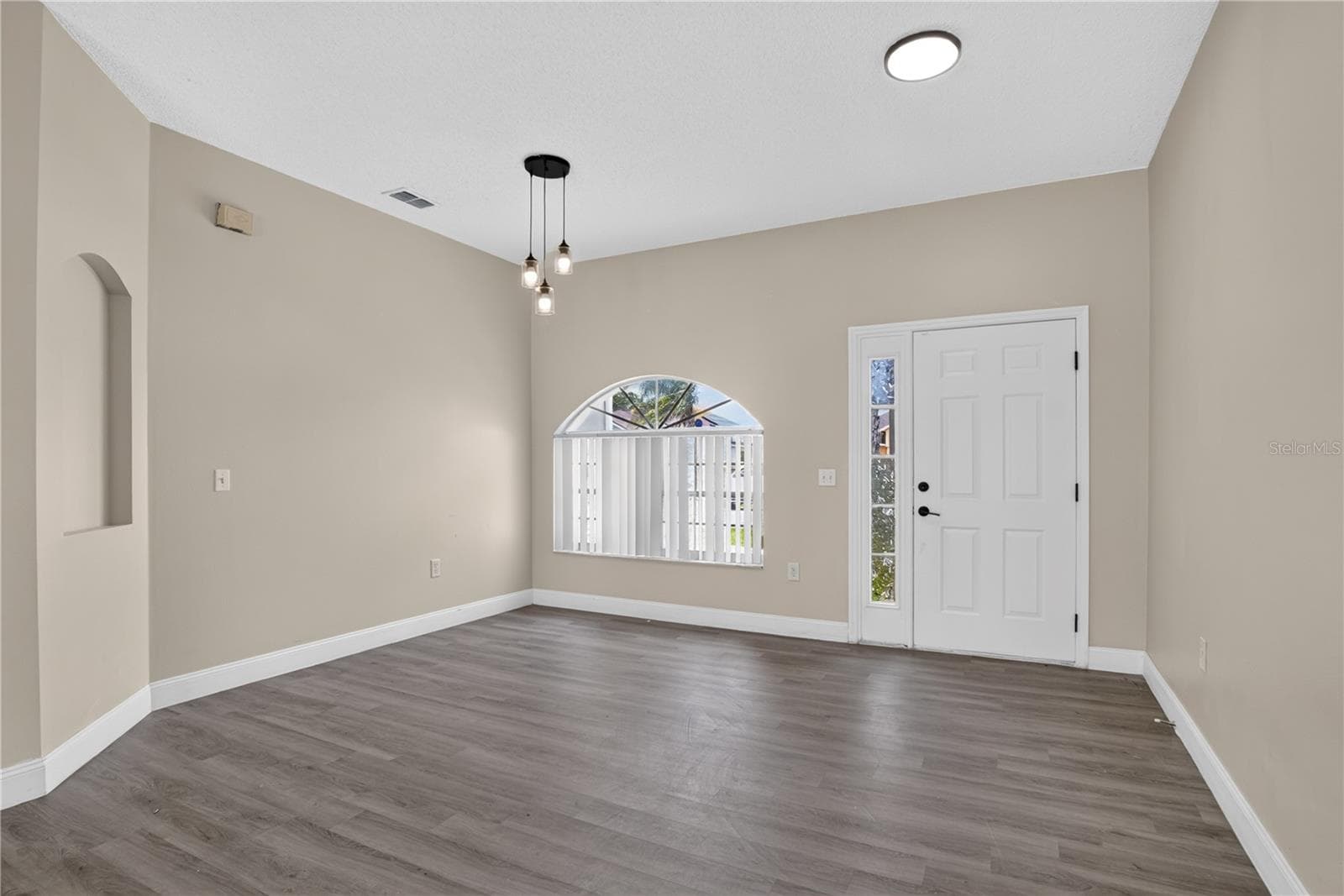 121 Aurelia Court photo 04