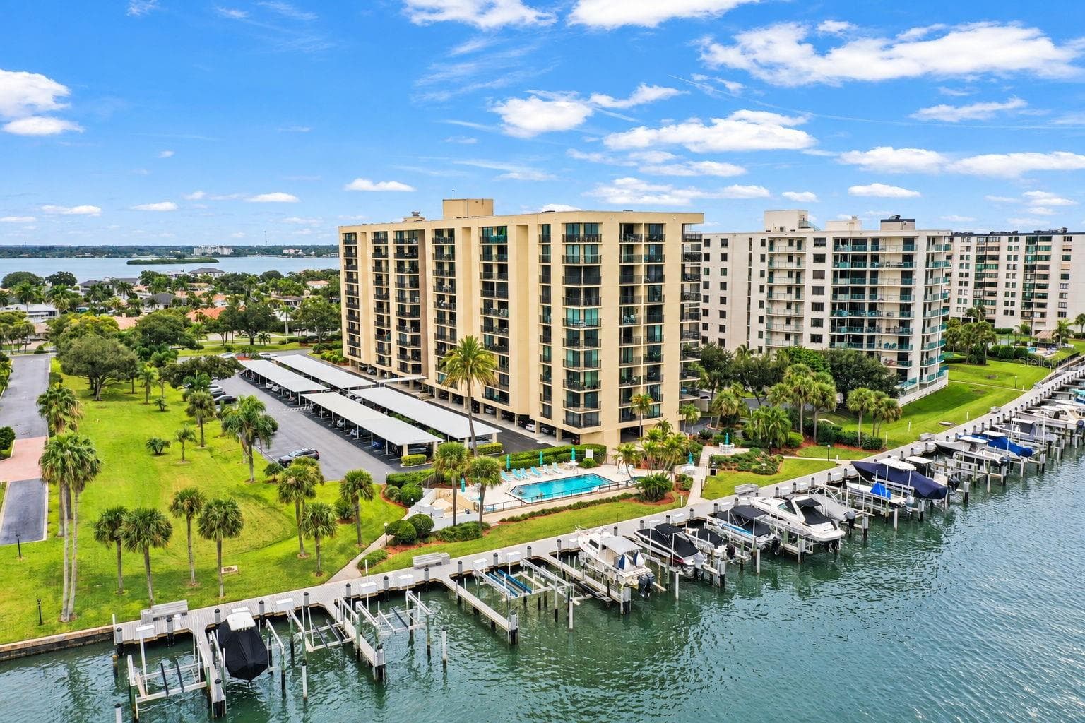 690 Island Way 606