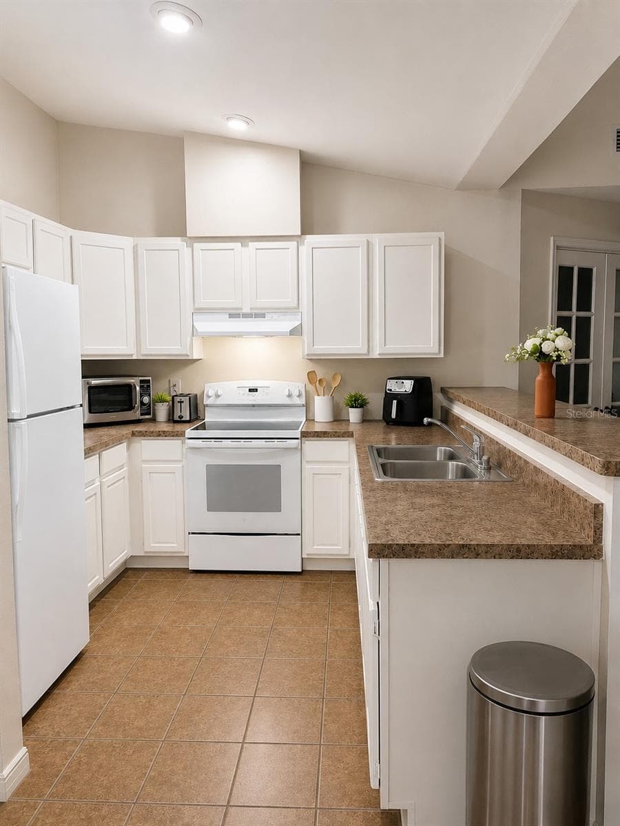 2113 N Normandy Boulevard photo 07