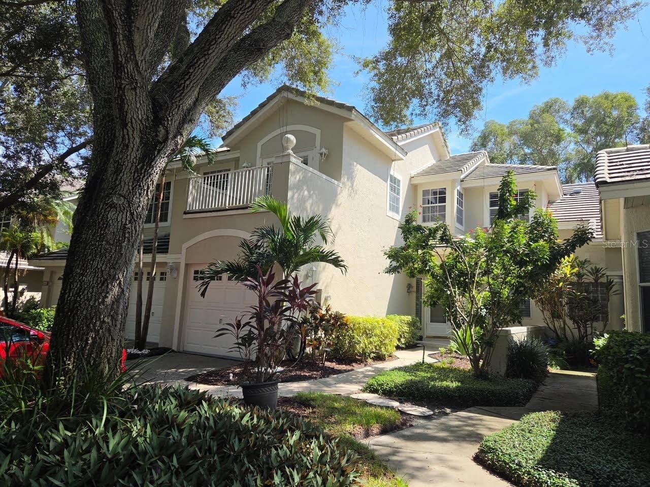 450 Date Palm Court NE